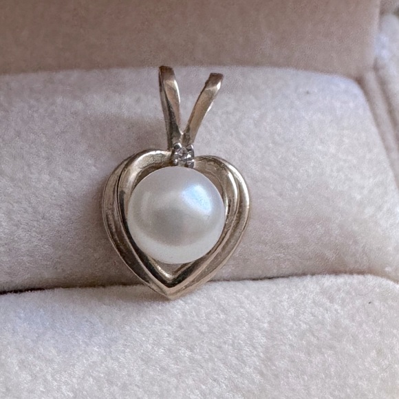 ✨Stunning Vintage 14K Yellow Gold, Pearl and Diamond Charm for Necklace/Bracelet - Picture 9 of 13